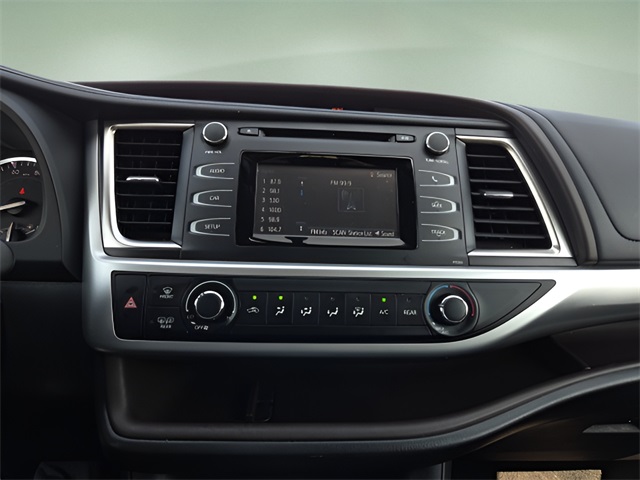2016 Toyota Highlander LE photo 27