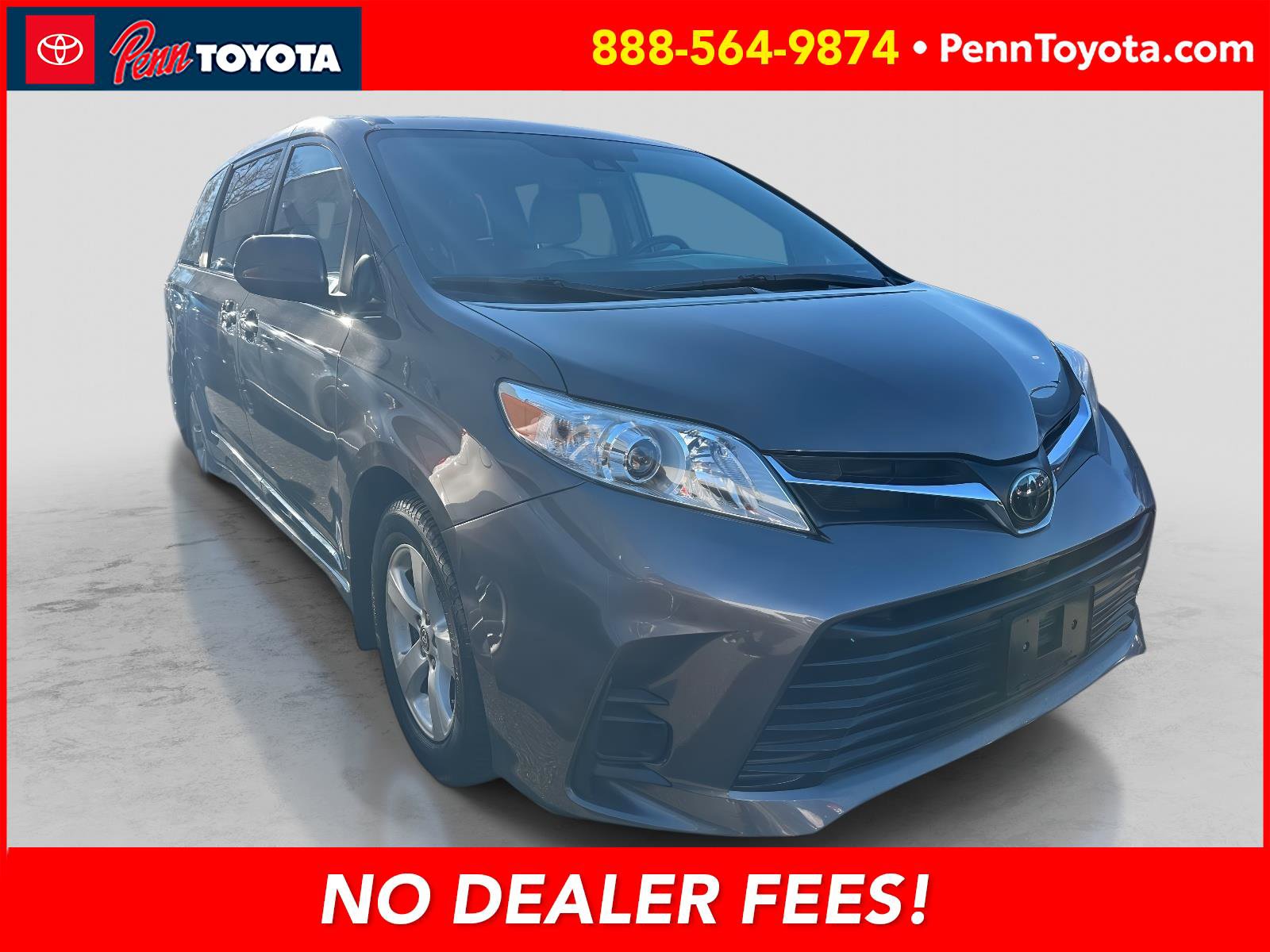 2020 Toyota Sienna LE's photo