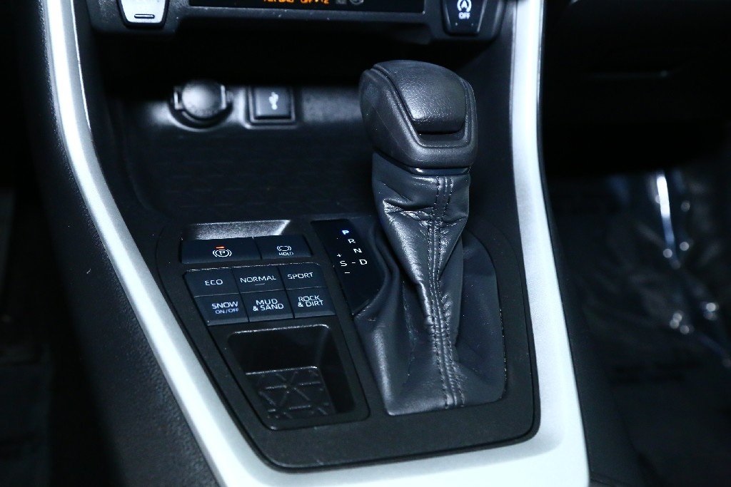 2021 Toyota RAV4 XLE photo 26