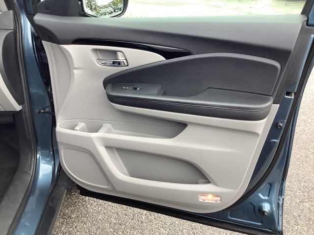 2021 Honda Pilot Touring photo 17