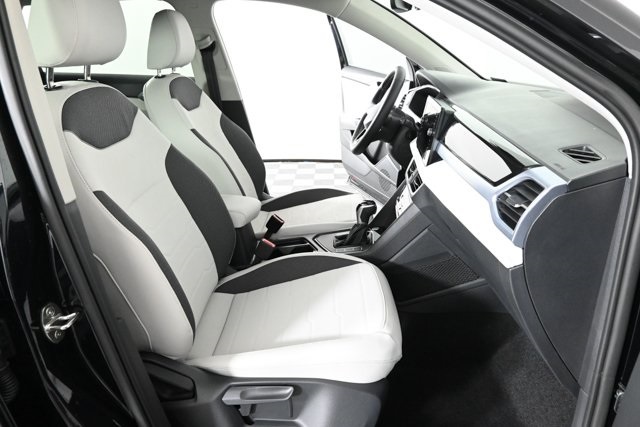 2025 Volkswagen Taos SE photo 11