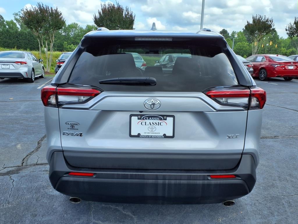 2024 Toyota RAV4 XLE photo 2