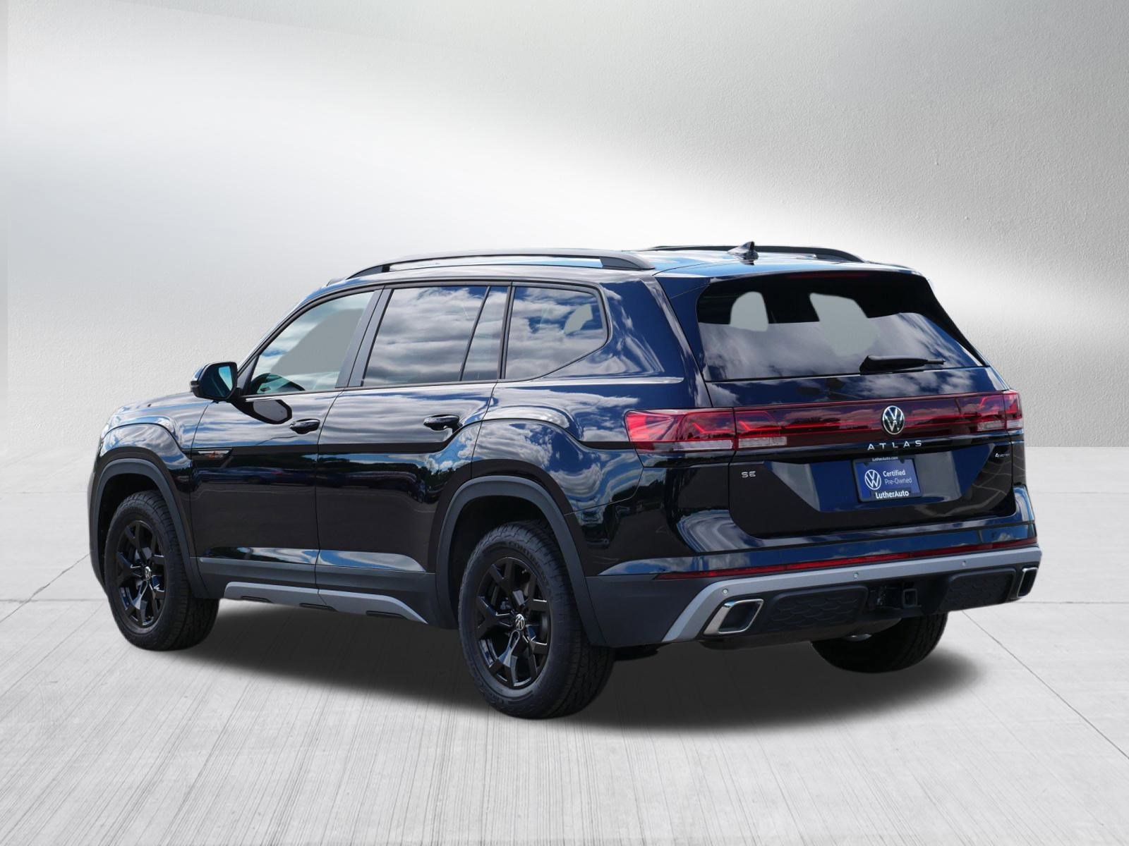 2025 Volkswagen Atlas Peak Edition SEL photo 3