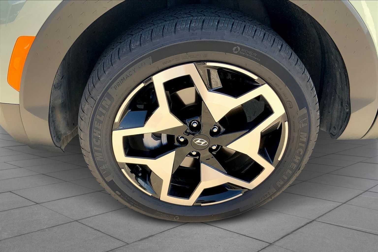 2024 Hyundai Santa Cruz Limited photo 10