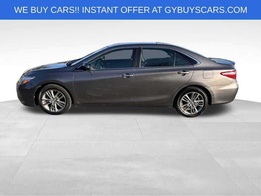 2017 Toyota Camry SE photo 2