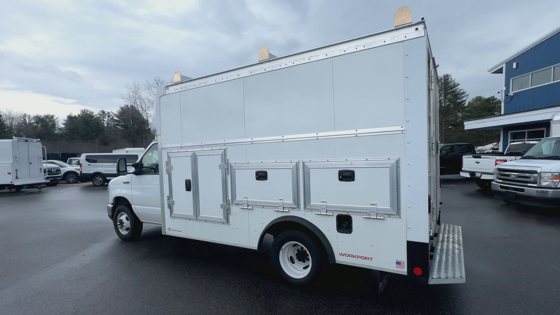 2026 Ford E-350 Base photo 17