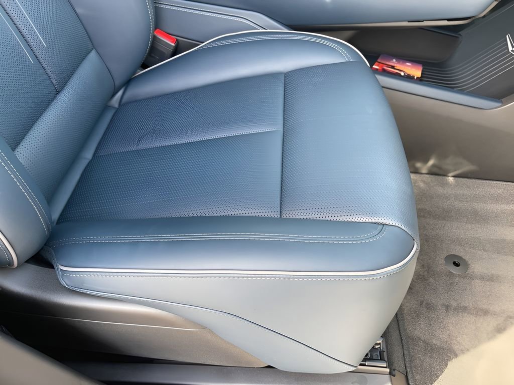 2025 Cadillac Escalade IQ Sport photo 12