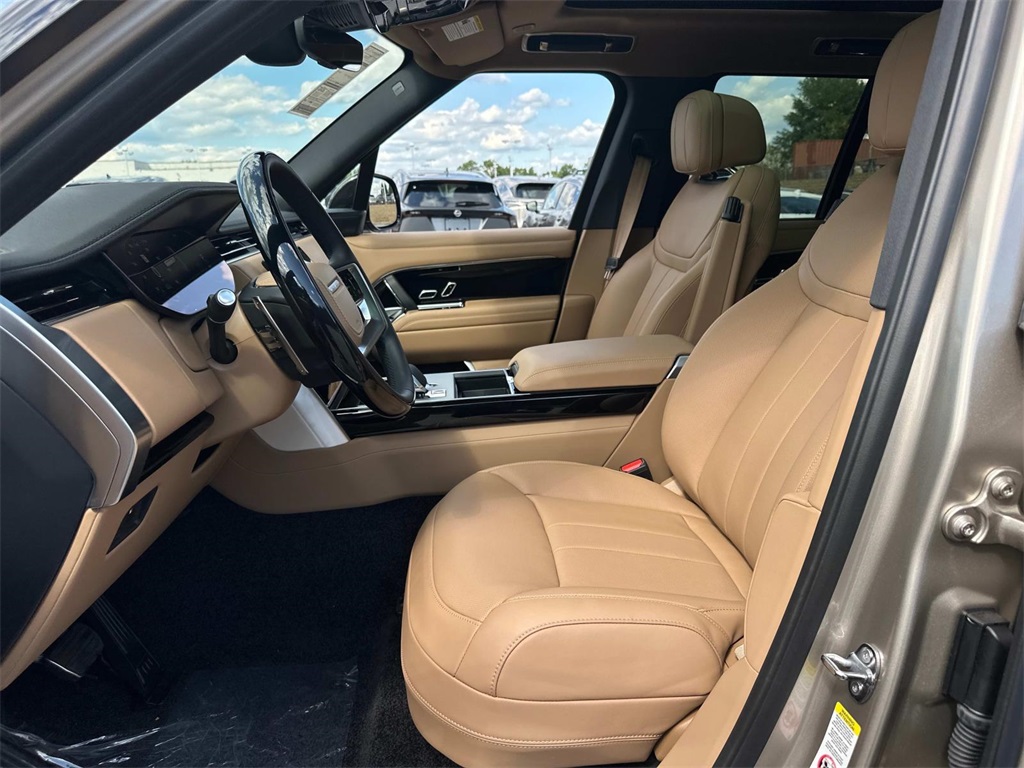 2025 Land Rover Range Rover SE photo 7