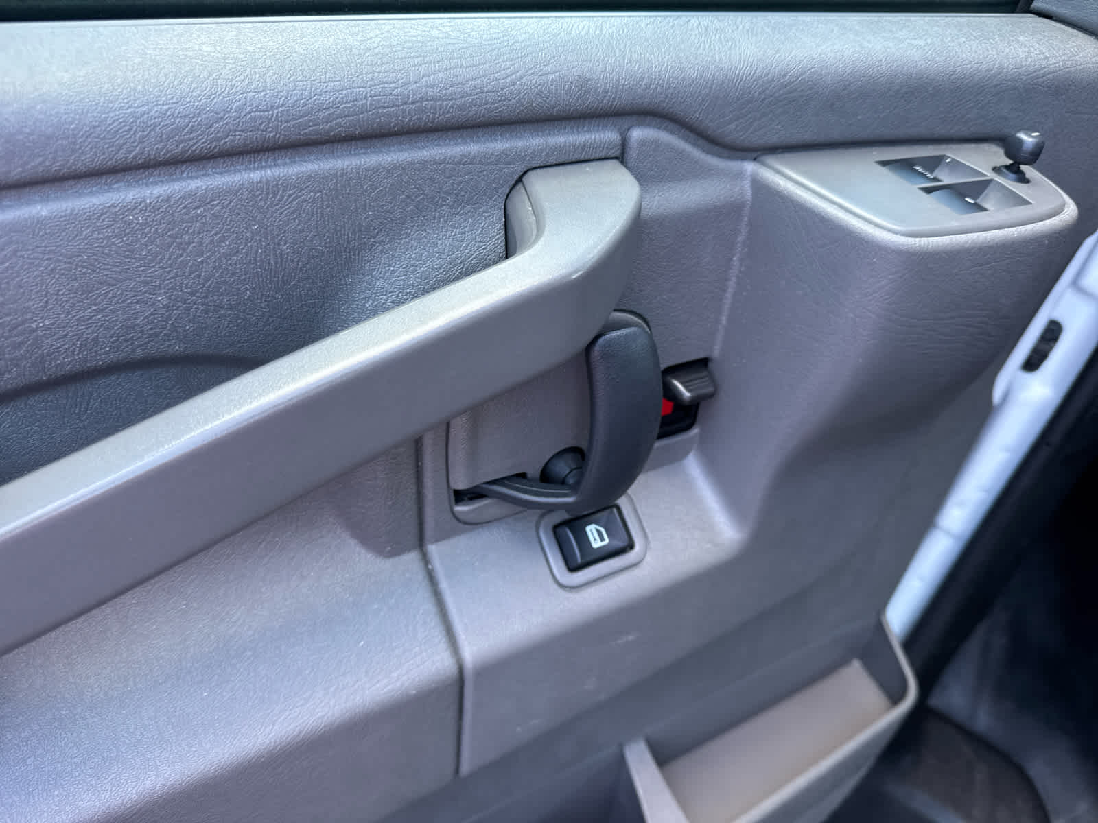 2024 Gmc Savana Cargo 2500 photo 16