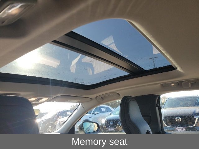 2024 Volvo S60 B5 Plus photo 2