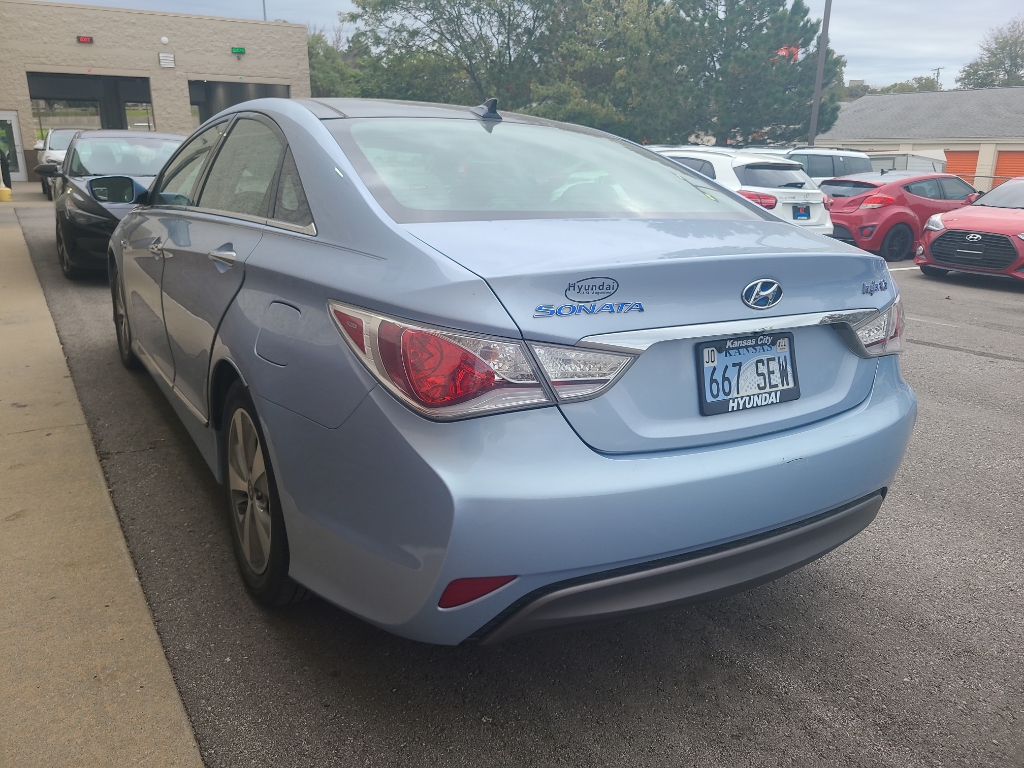 2012 Hyundai Sonata Hybrid photo 2