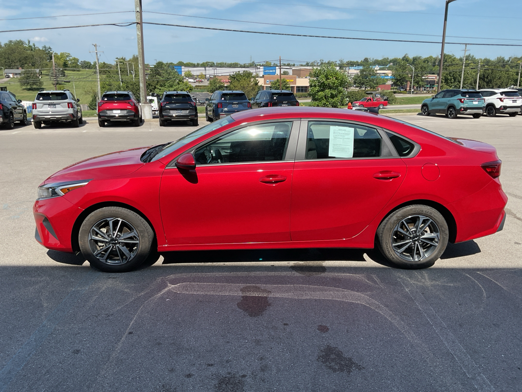 2023 Kia Forte LXS photo 2