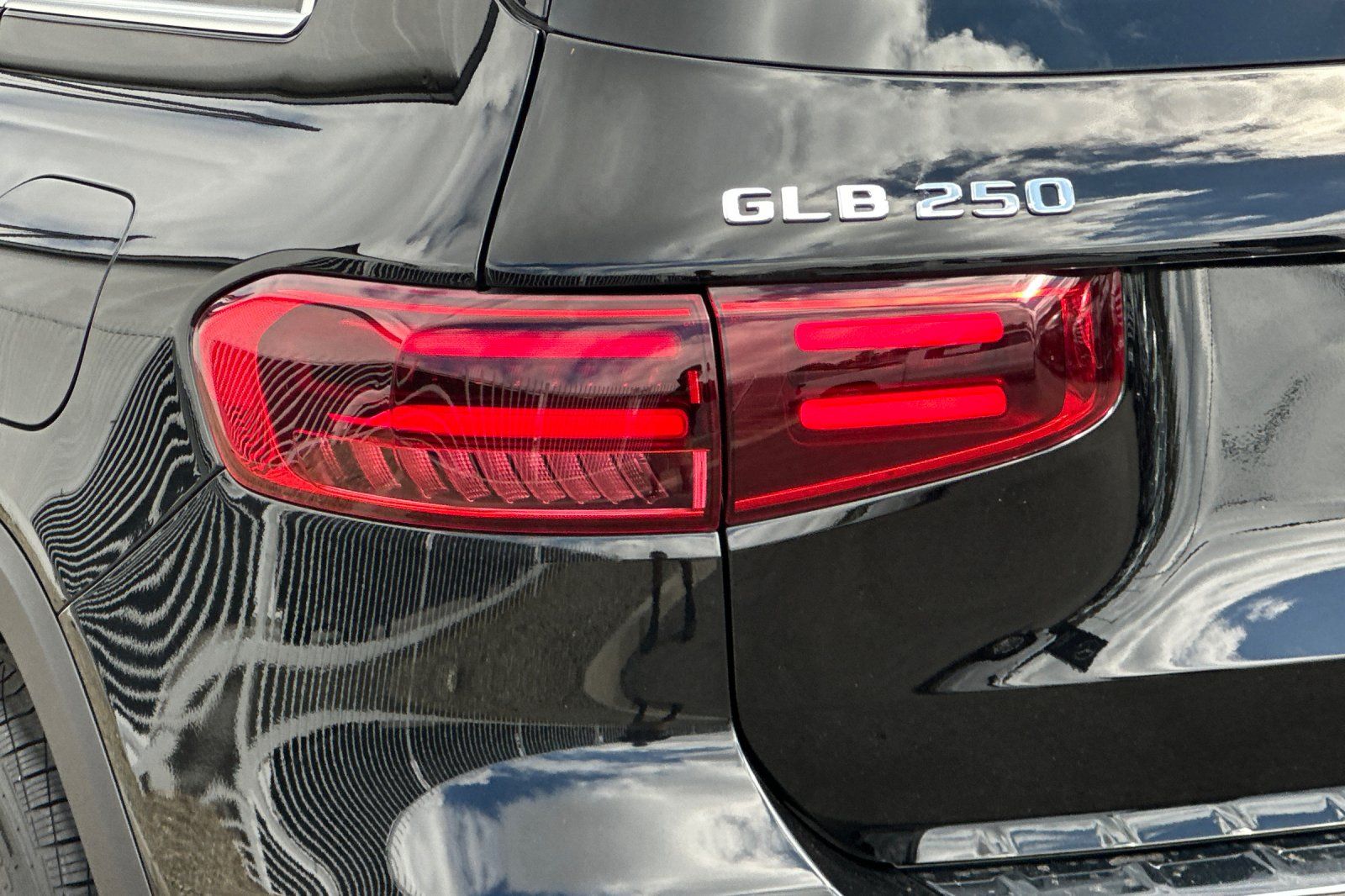 2025 Mercedes Benz GLB 250 photo 11