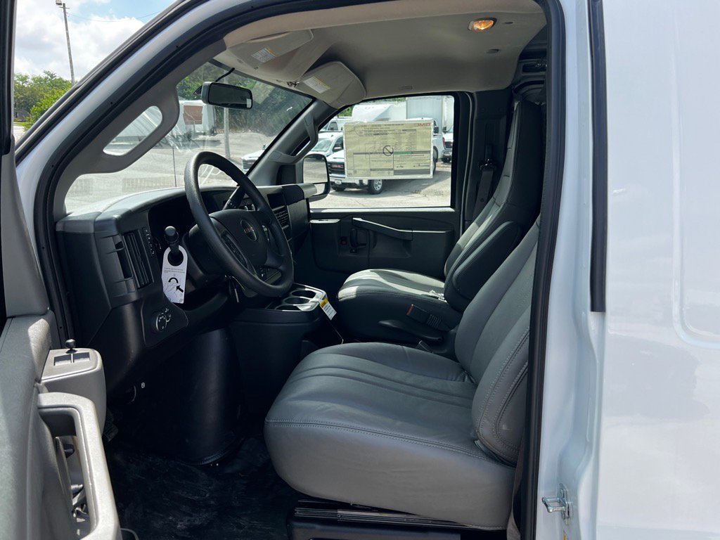 2025 Gmc Savana Cargo 2500 photo 11