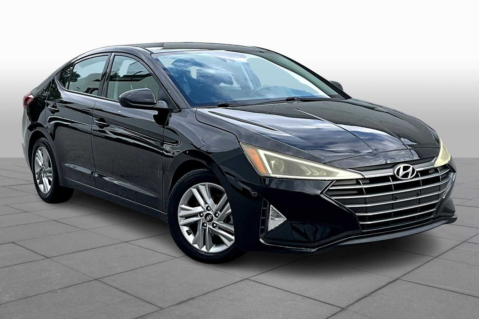 2020 Hyundai Elantra SEL photo 2