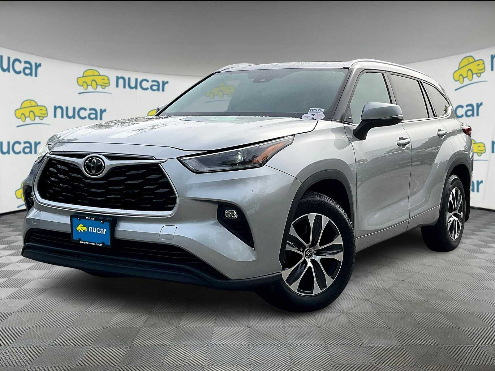 2021 Toyota Highlander XLE photo 2