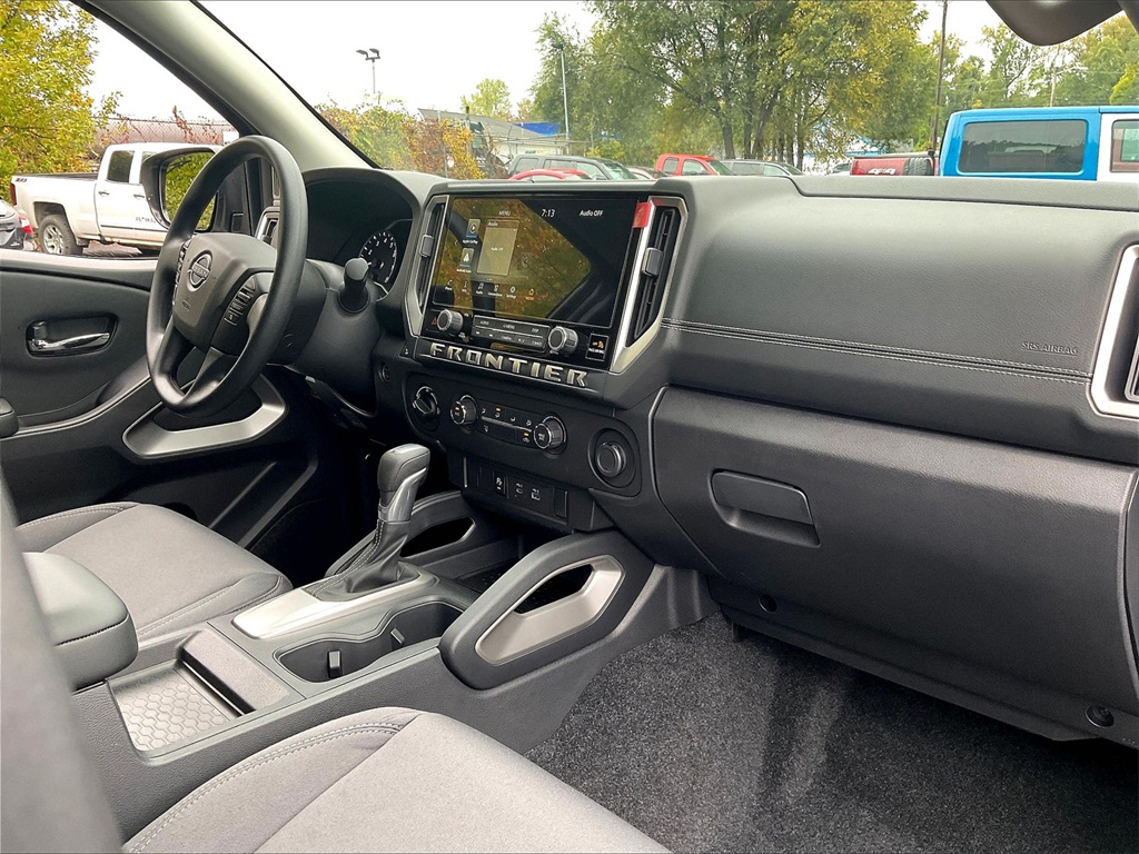 2025 Nissan Frontier SV photo 13