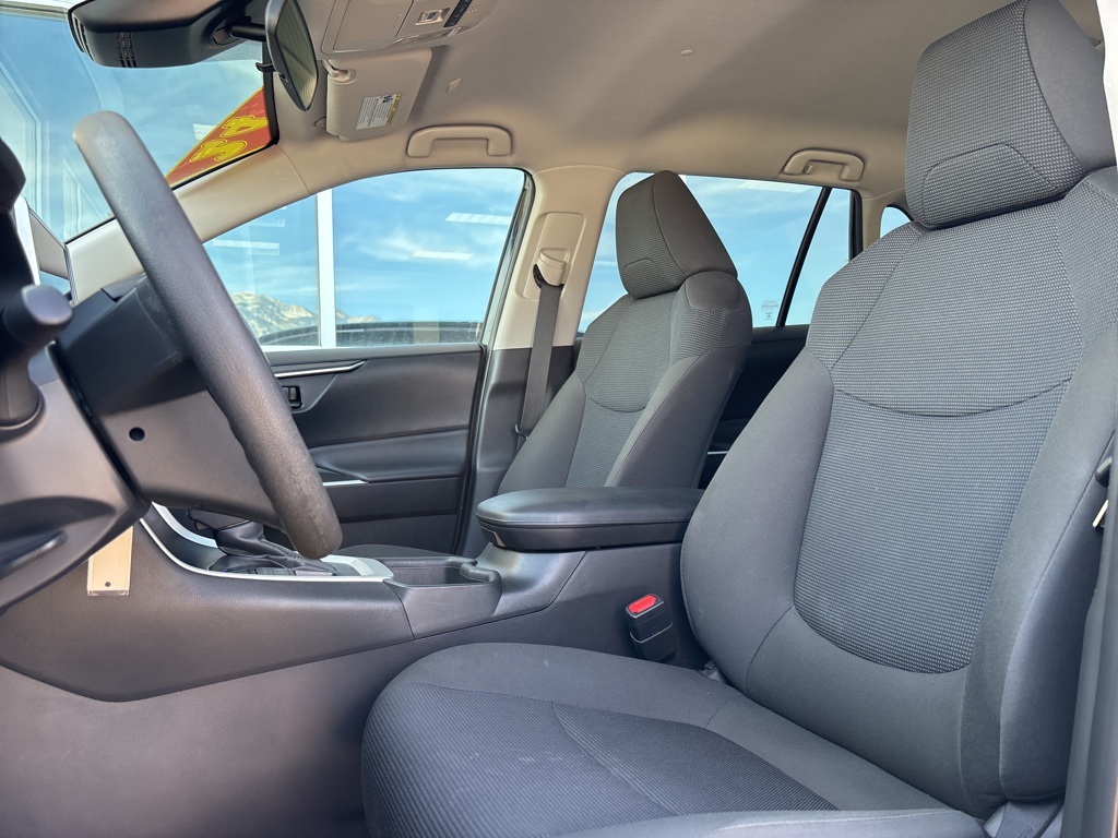 2024 Toyota RAV4 LE photo 9