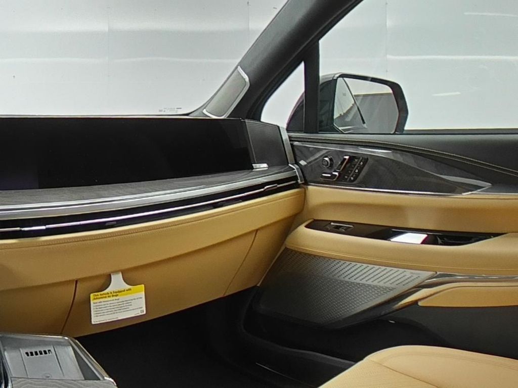 2025 Cadillac Escalade IQ Sport photo 10