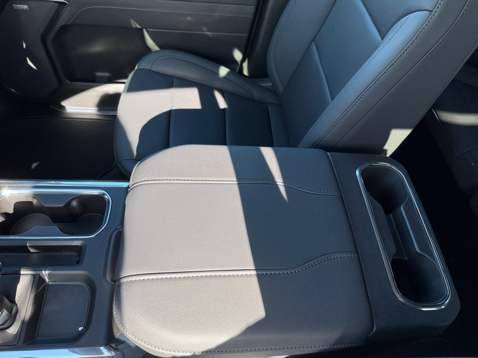 2025 Gmc Sierra 1500 SLT photo 14