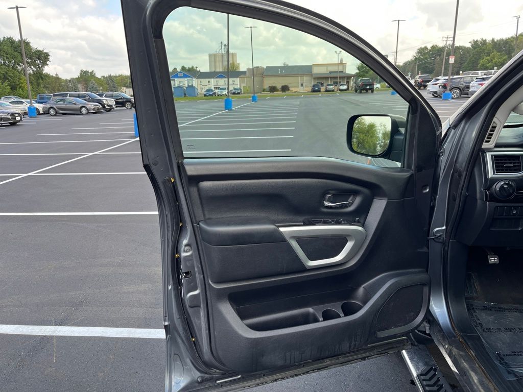 2018 Nissan Titan S photo 10
