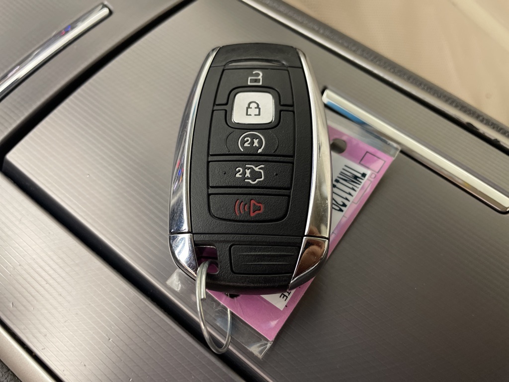 2020 Lincoln MKZ Hybrid Reserve photo 29