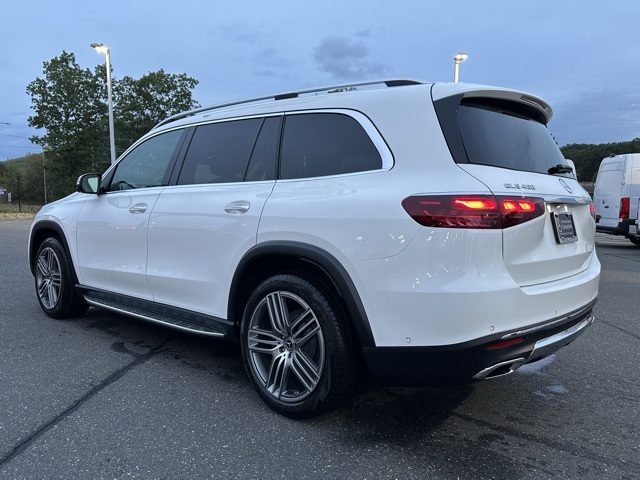 2026 Mercedes Benz GLS 450 4MATIC photo 3