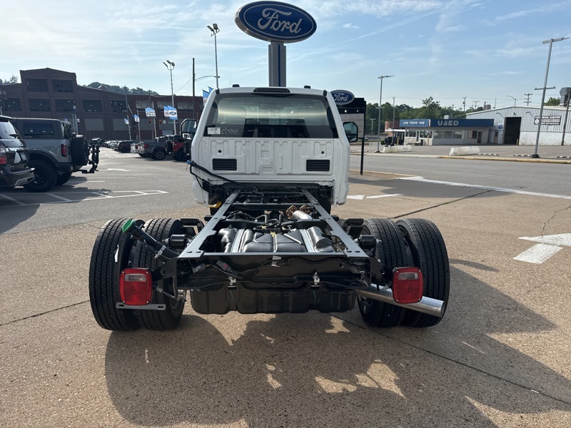 2025 Ford F-550 XL photo 4