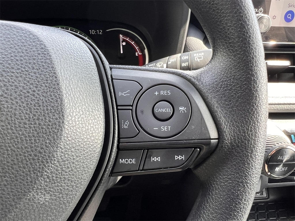 2024 Toyota RAV4 XLE photo 25
