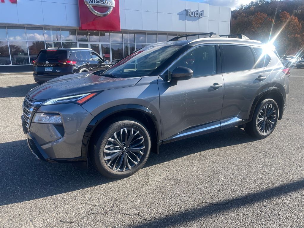 2025 Nissan Rogue Platinum's photo