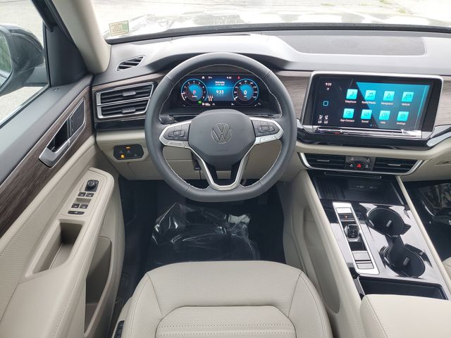 2025 Volkswagen Atlas SEL photo 17