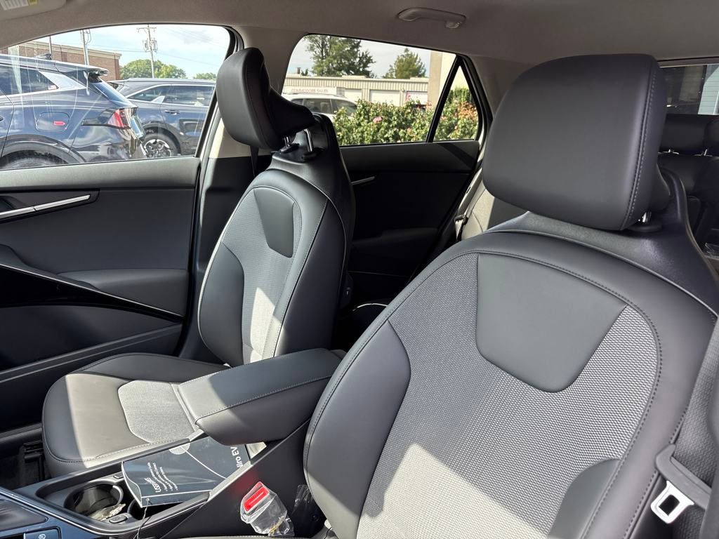 2025 Kia Niro EX photo 11