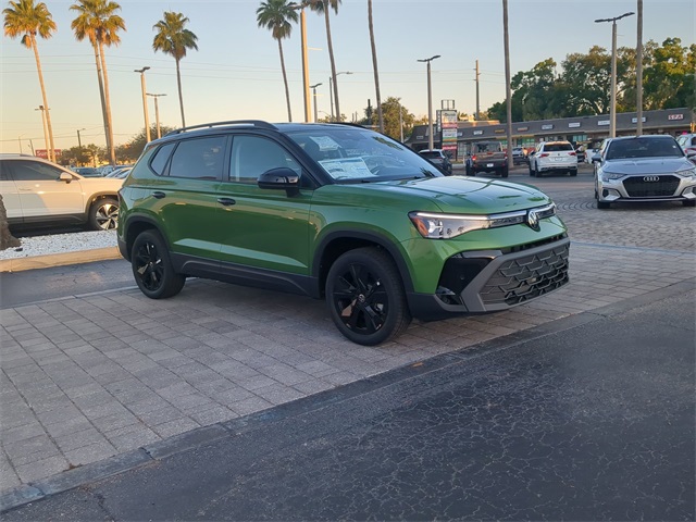 2025 Volkswagen Taos SE photo 2