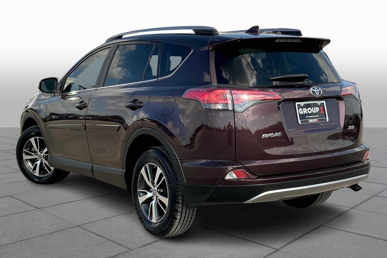 2018 Toyota RAV4 XLE photo 11