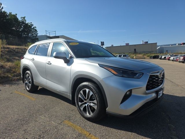 2024 Toyota Highlander XLE's photo