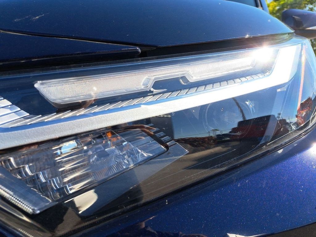 2022 Toyota RAV4 Hybrid XLE Premium photo 10