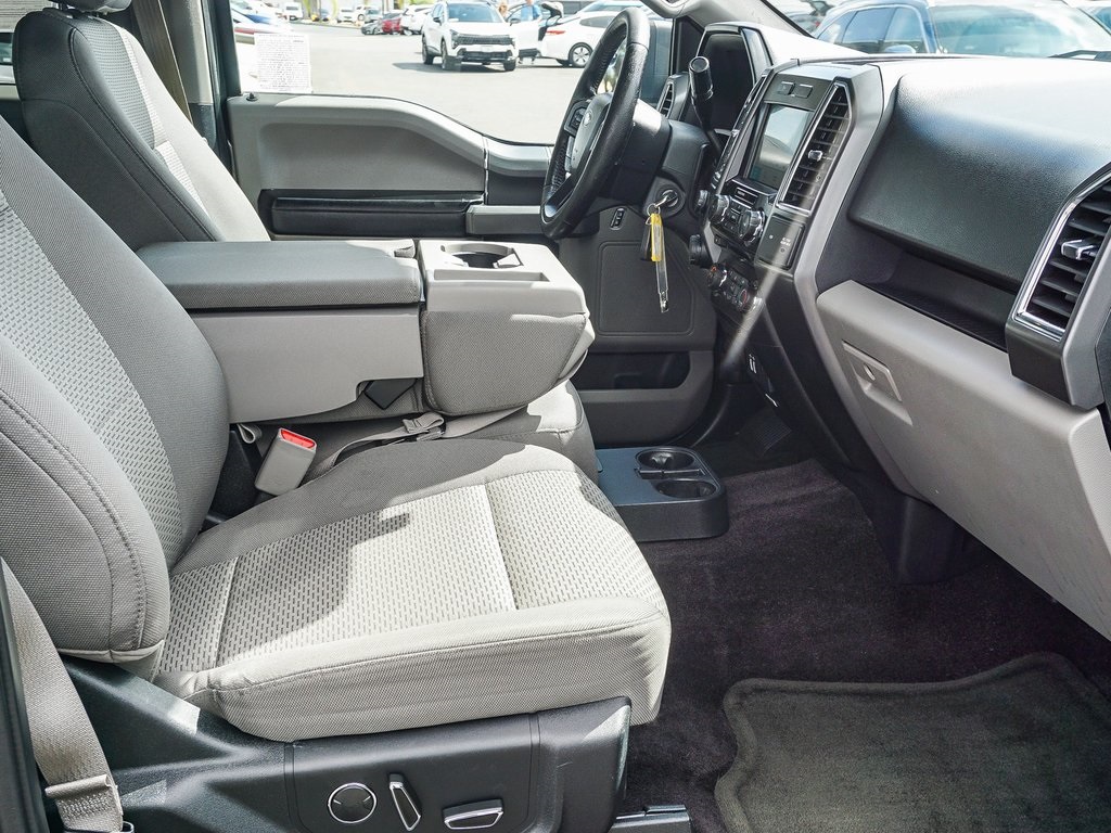 2016 Ford F-150 XLT photo 12