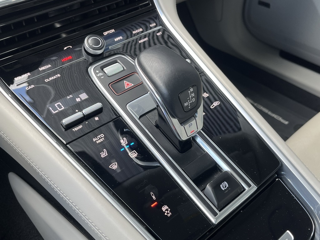 2020 Porsche Panamera Sport Turismo GTS photo 20