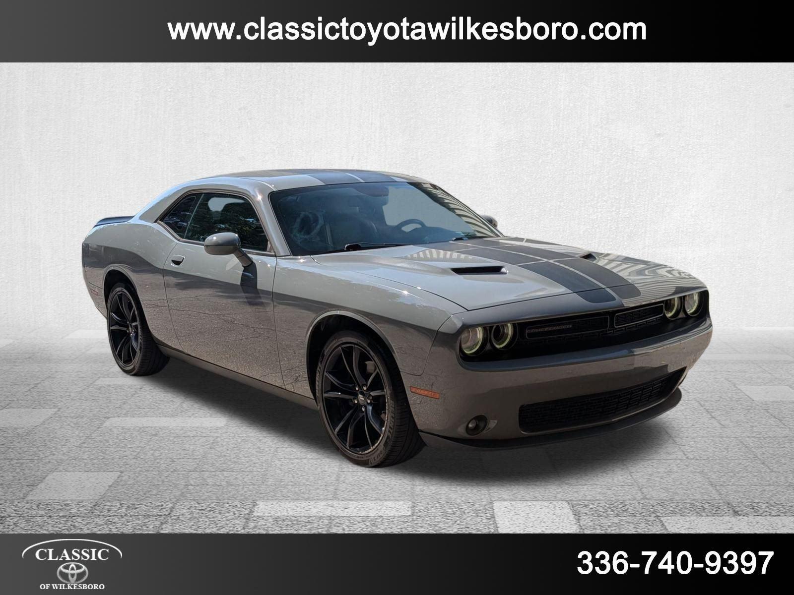 2017 Dodge Challenger SXT Plus photo 3