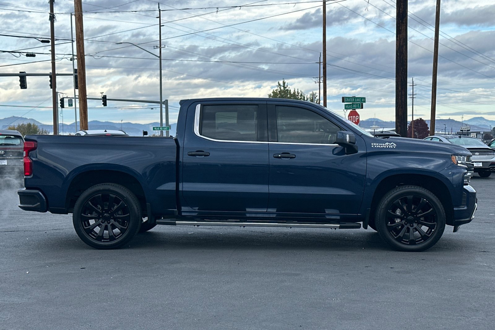 2022 Chevrolet Silverado 1500 High Country photo 3