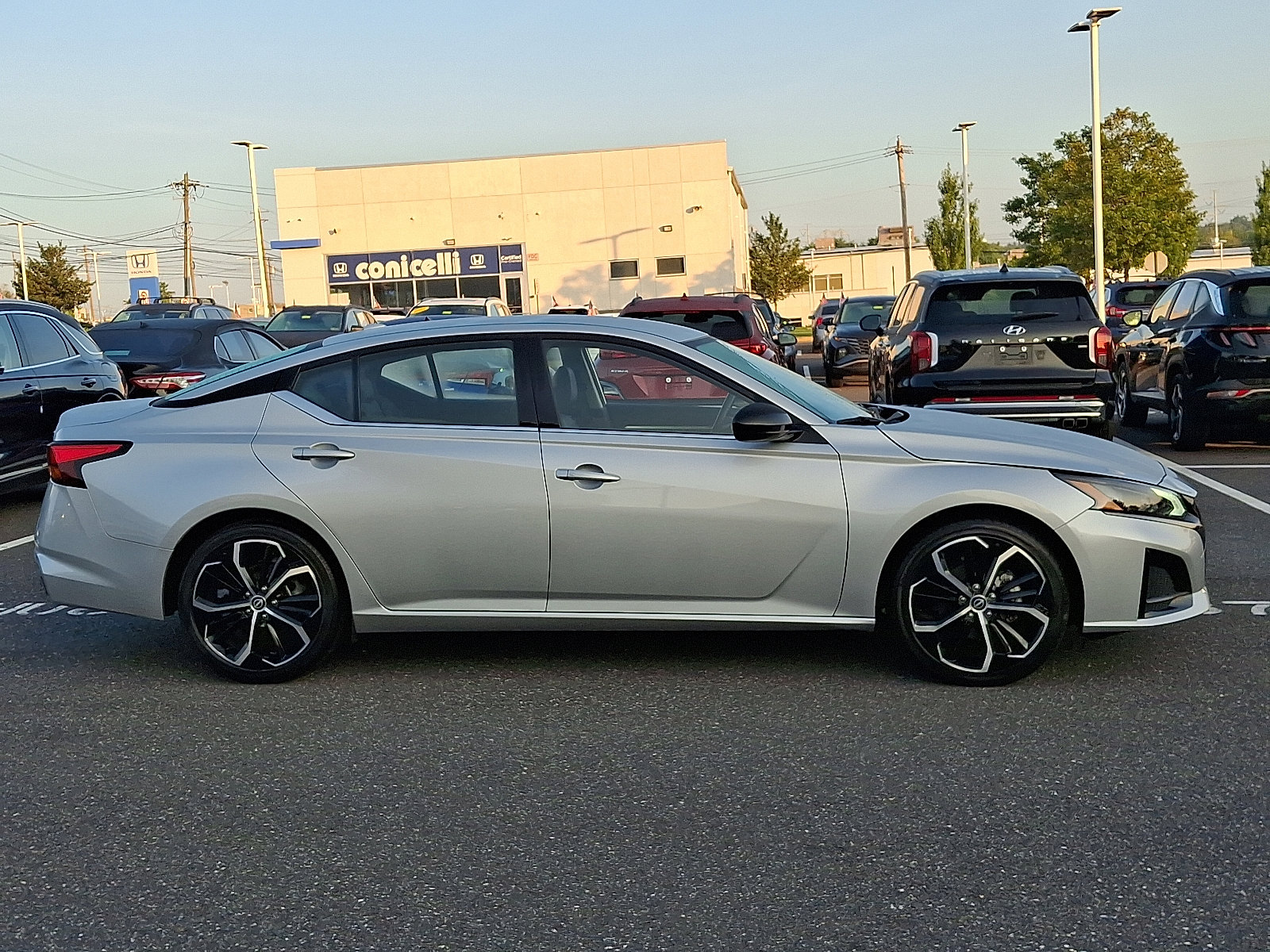2024 Nissan Altima 2.5 SR photo 5