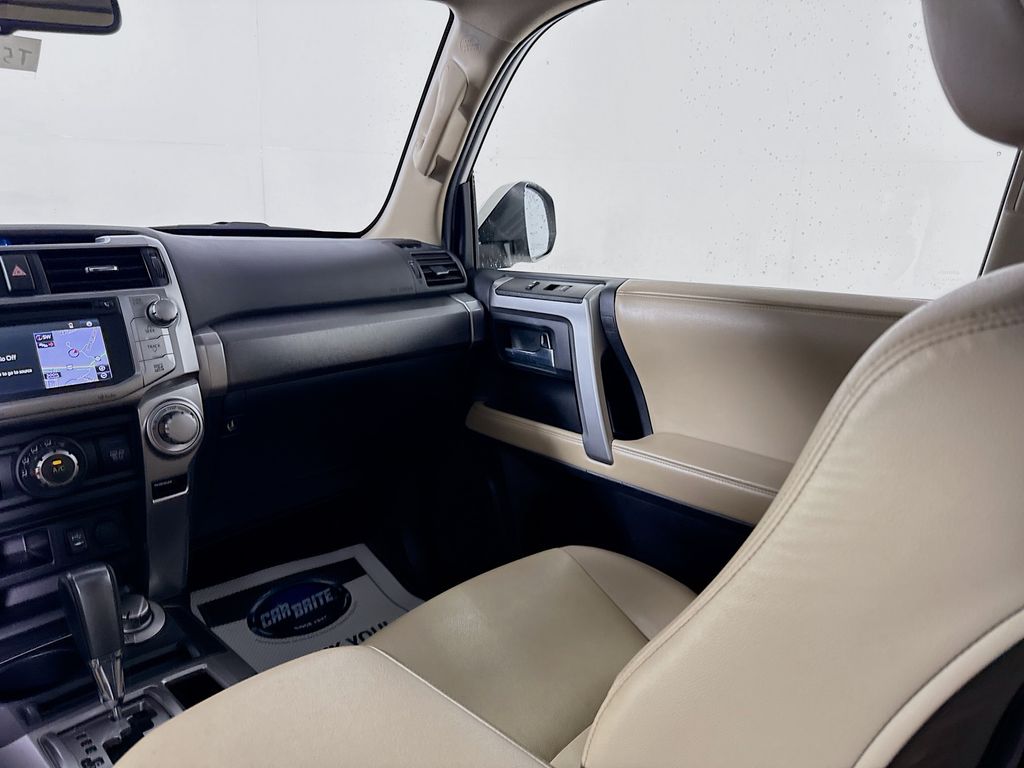 2015 Toyota 4Runner SR5 Premium photo 22