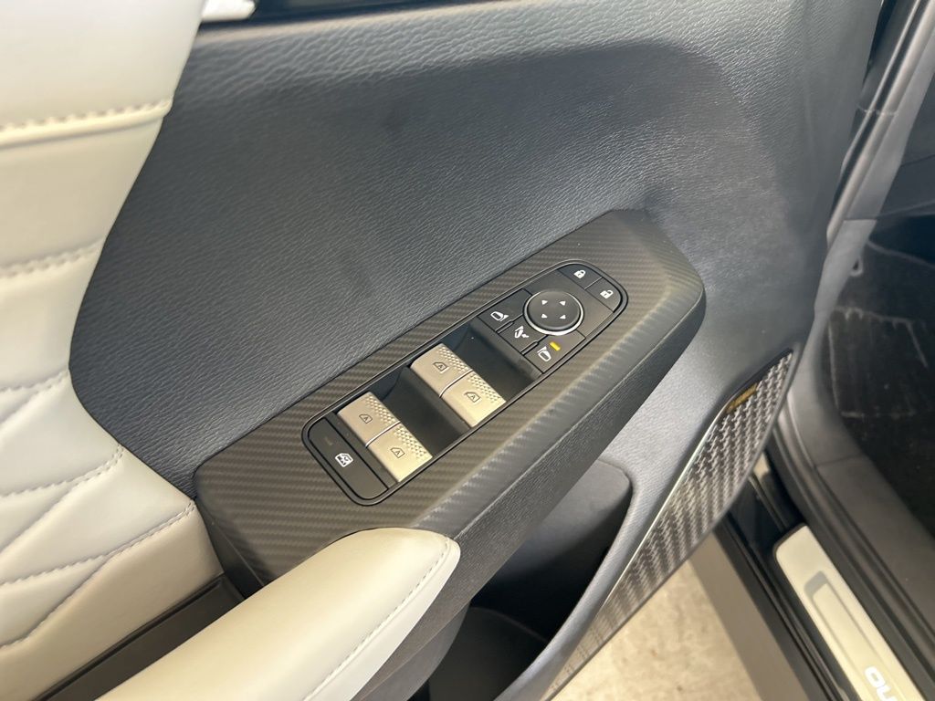 2025 Mitsubishi Outlander Black Edition photo 37