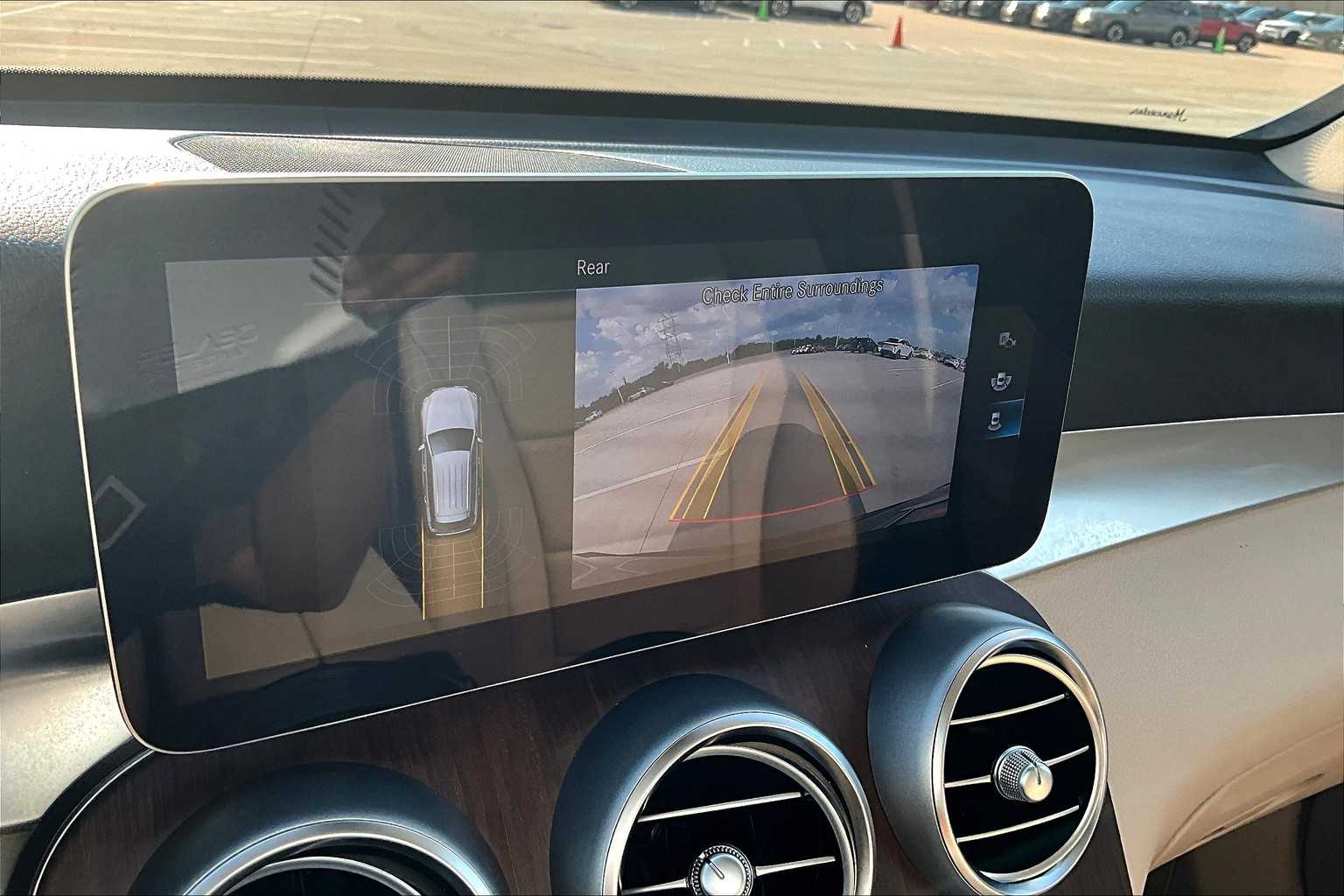 2022 Mercedes Benz GLC 300 photo 24