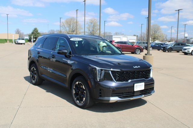 2025 Kia Sorento S photo 3