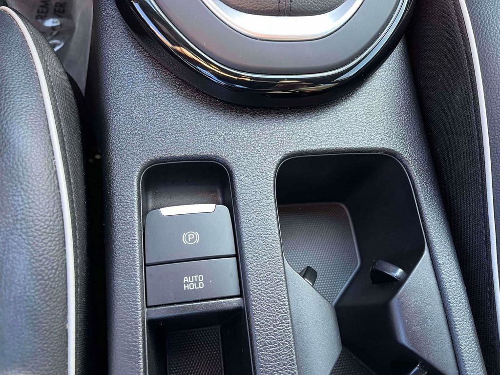 2022 Kia Forte GT-Line photo 17