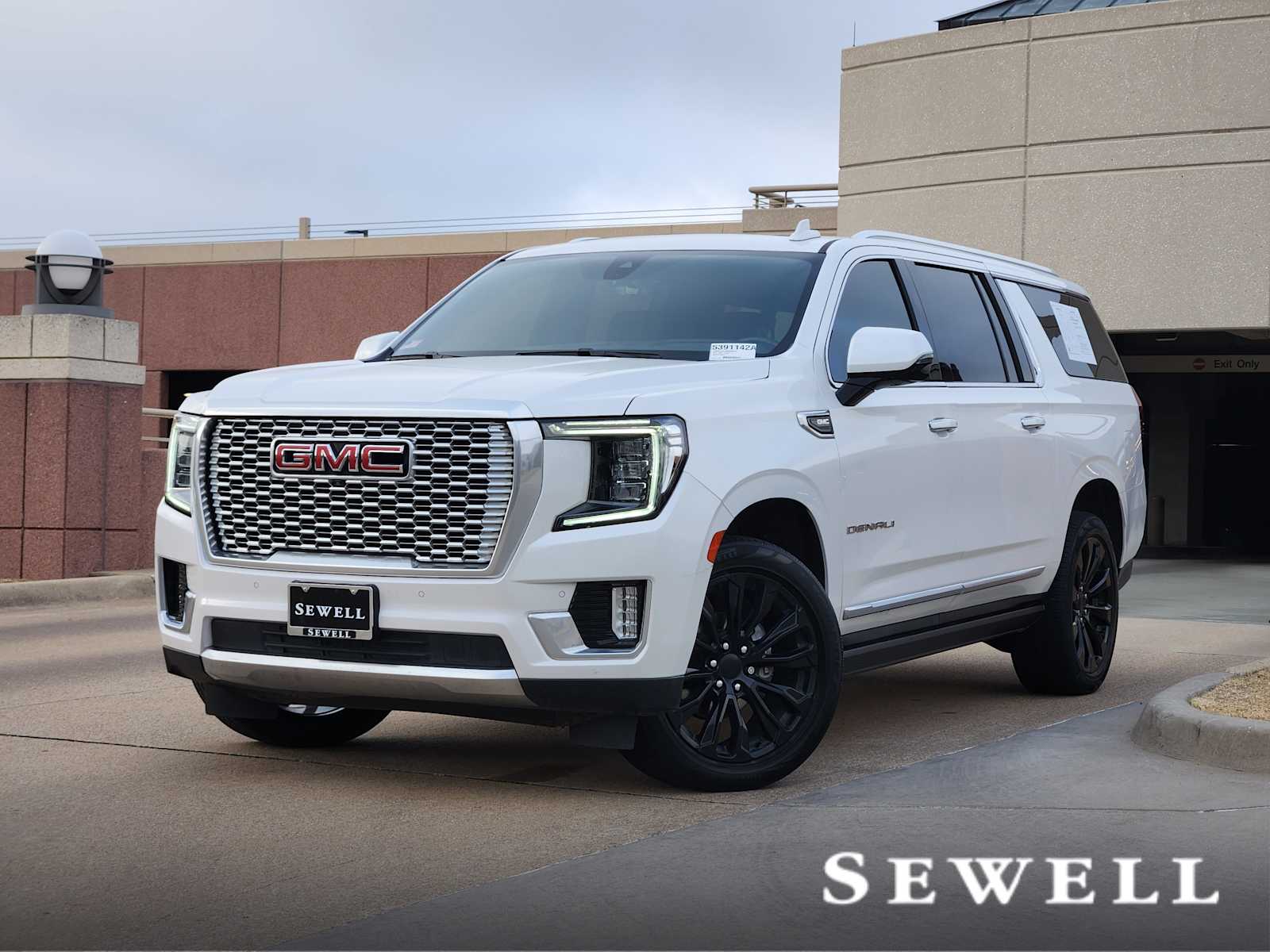 2021 GMC Yukon XL Denali's photo