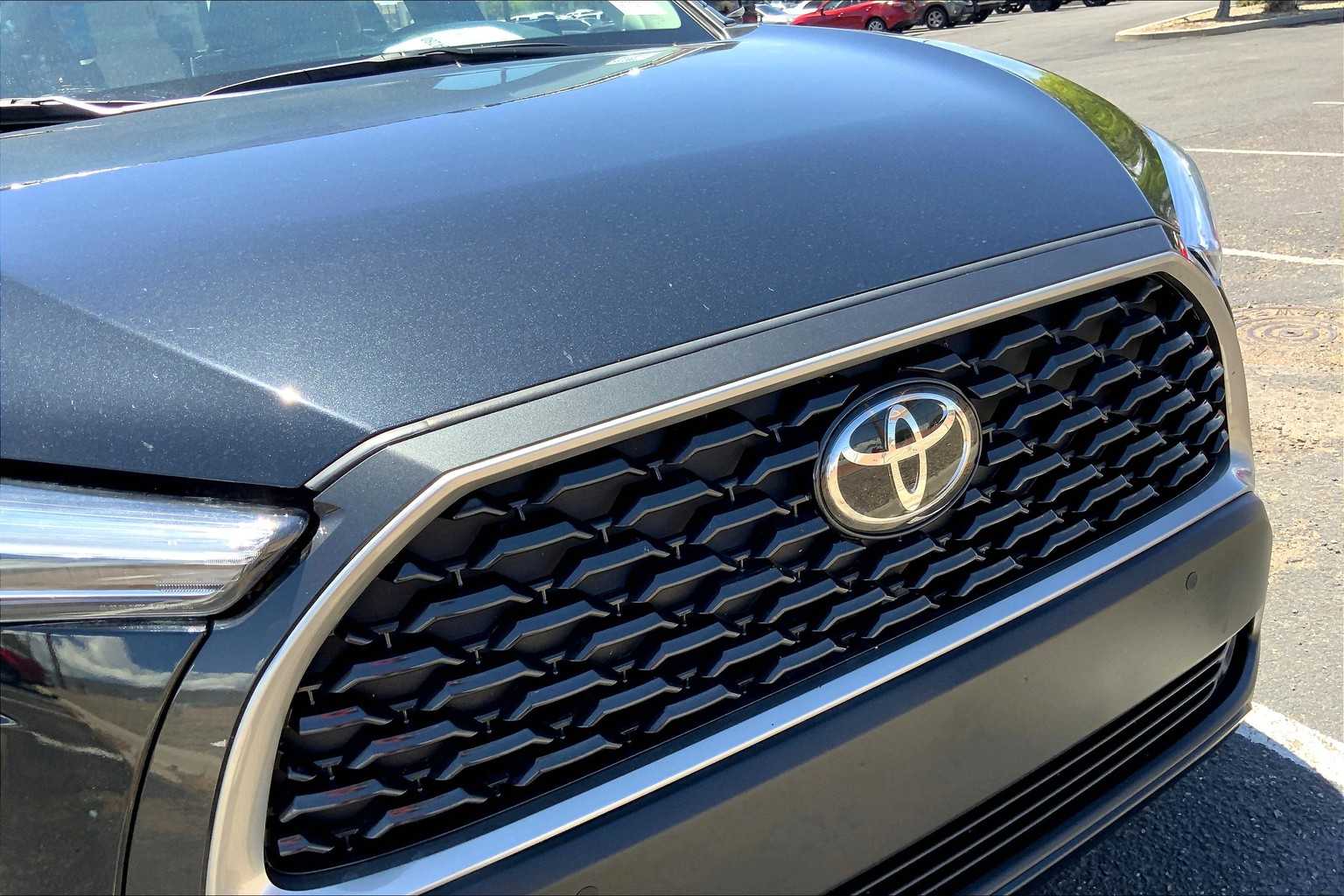 2024 Toyota Corolla Cross XLE photo 25
