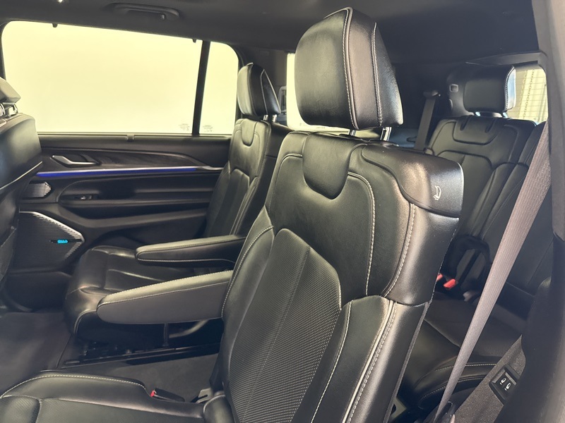 2022 Jeep Grand Cherokee Overland photo 23