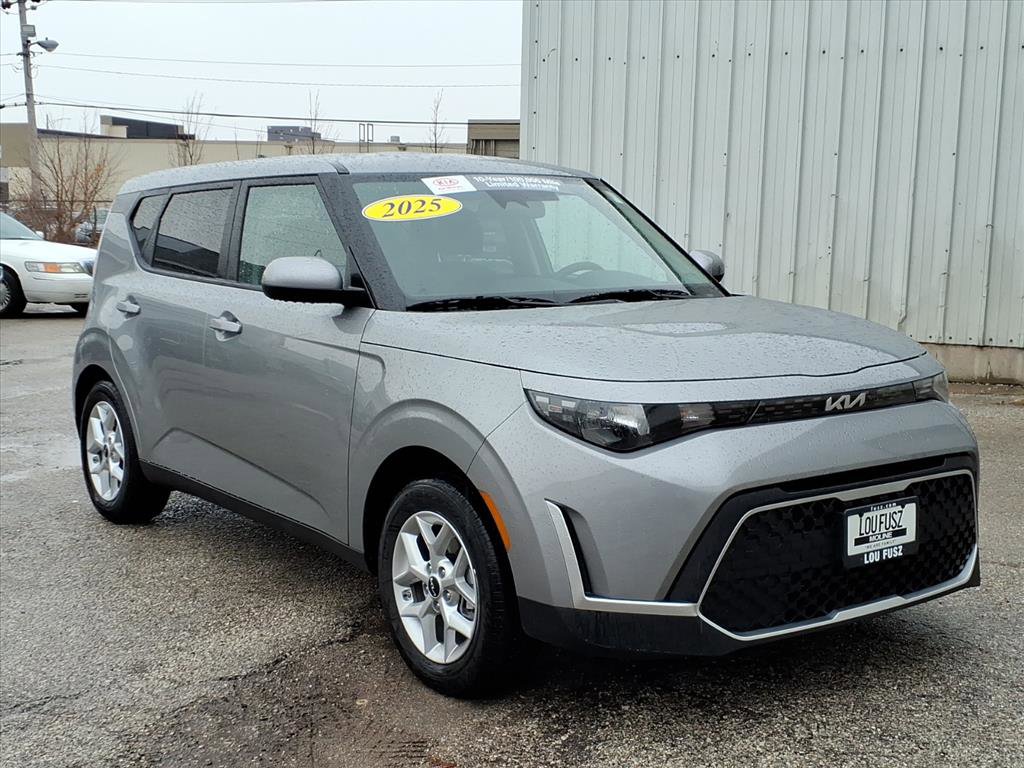 2025 Kia Soul LX's photo